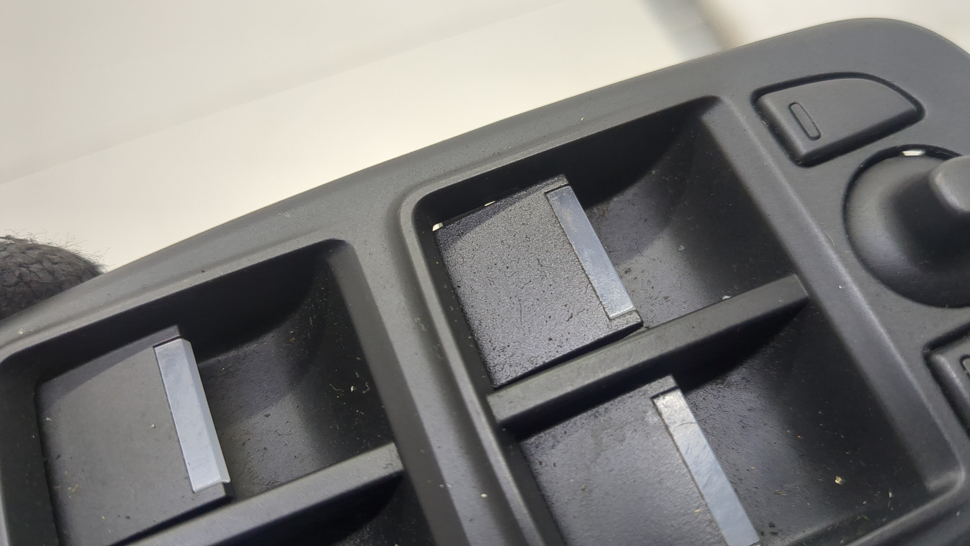 Кнопка стеклоподъемника