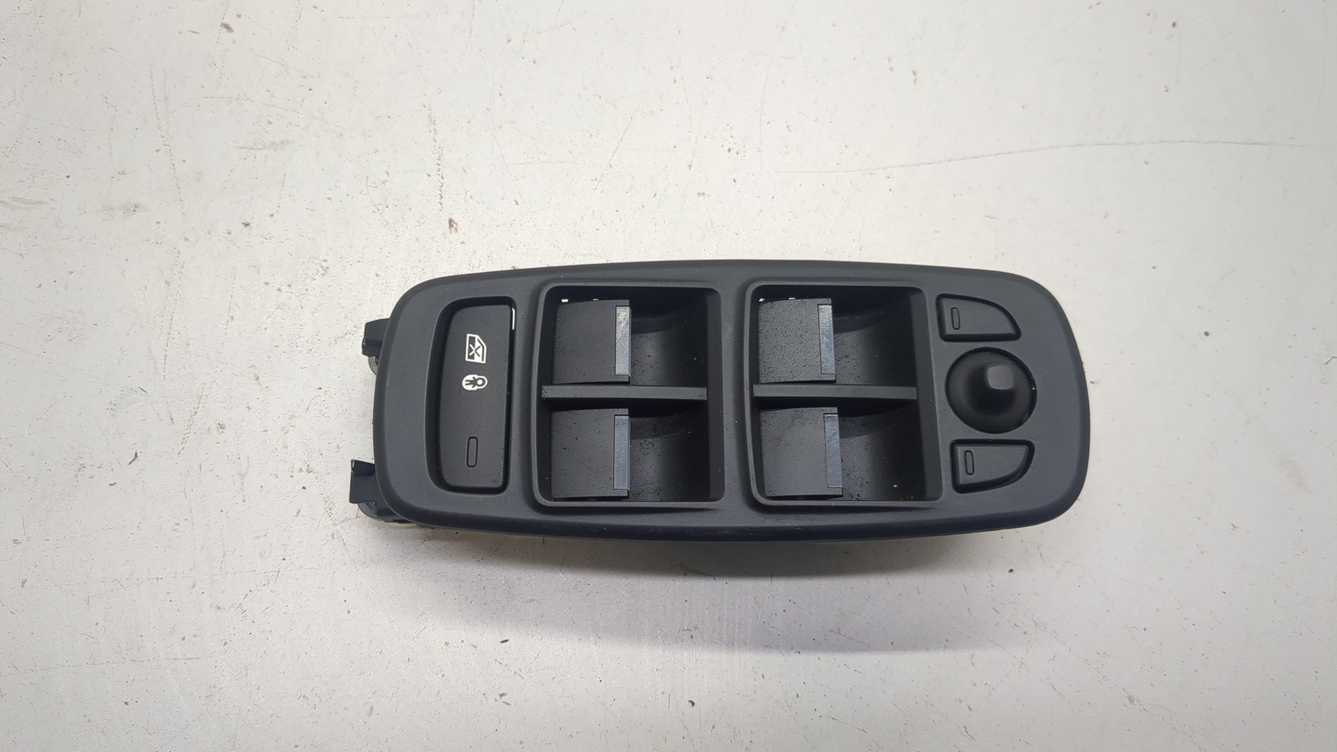 Кнопка стеклоподъемника