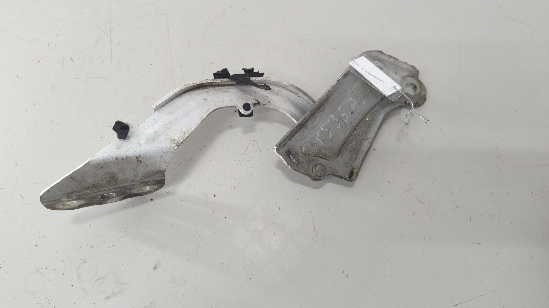 Петля капота правая