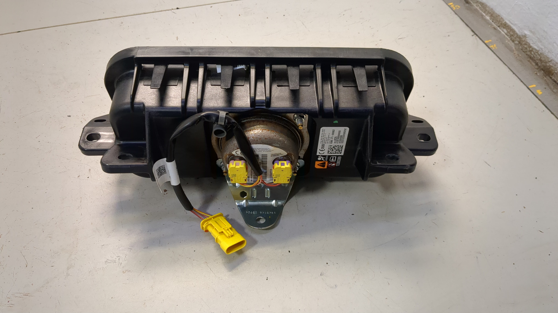 Подушка безопасности пассажирская (в торпедо)