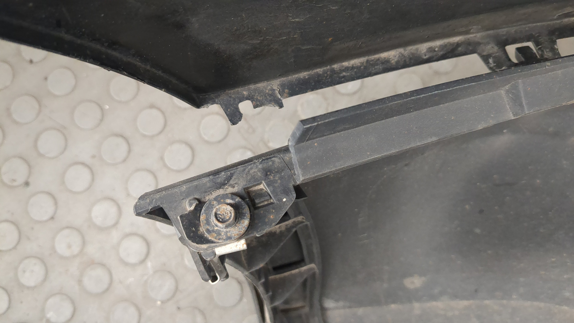 Бампер задний