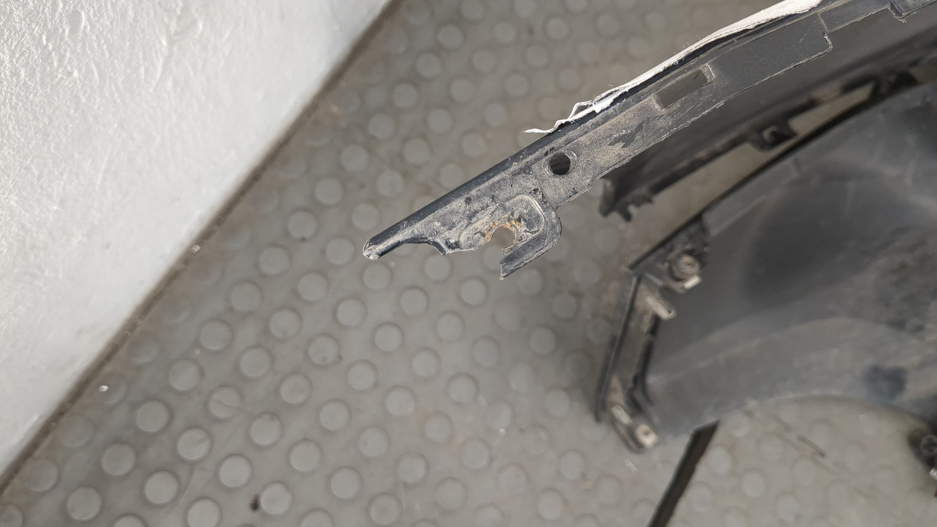 Бампер задний