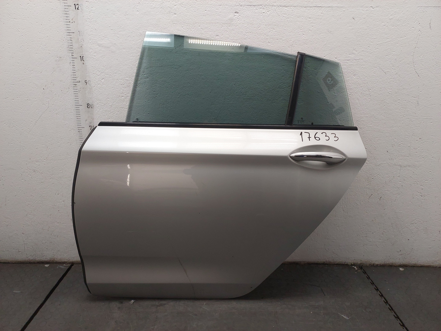 Дверь задняя левая