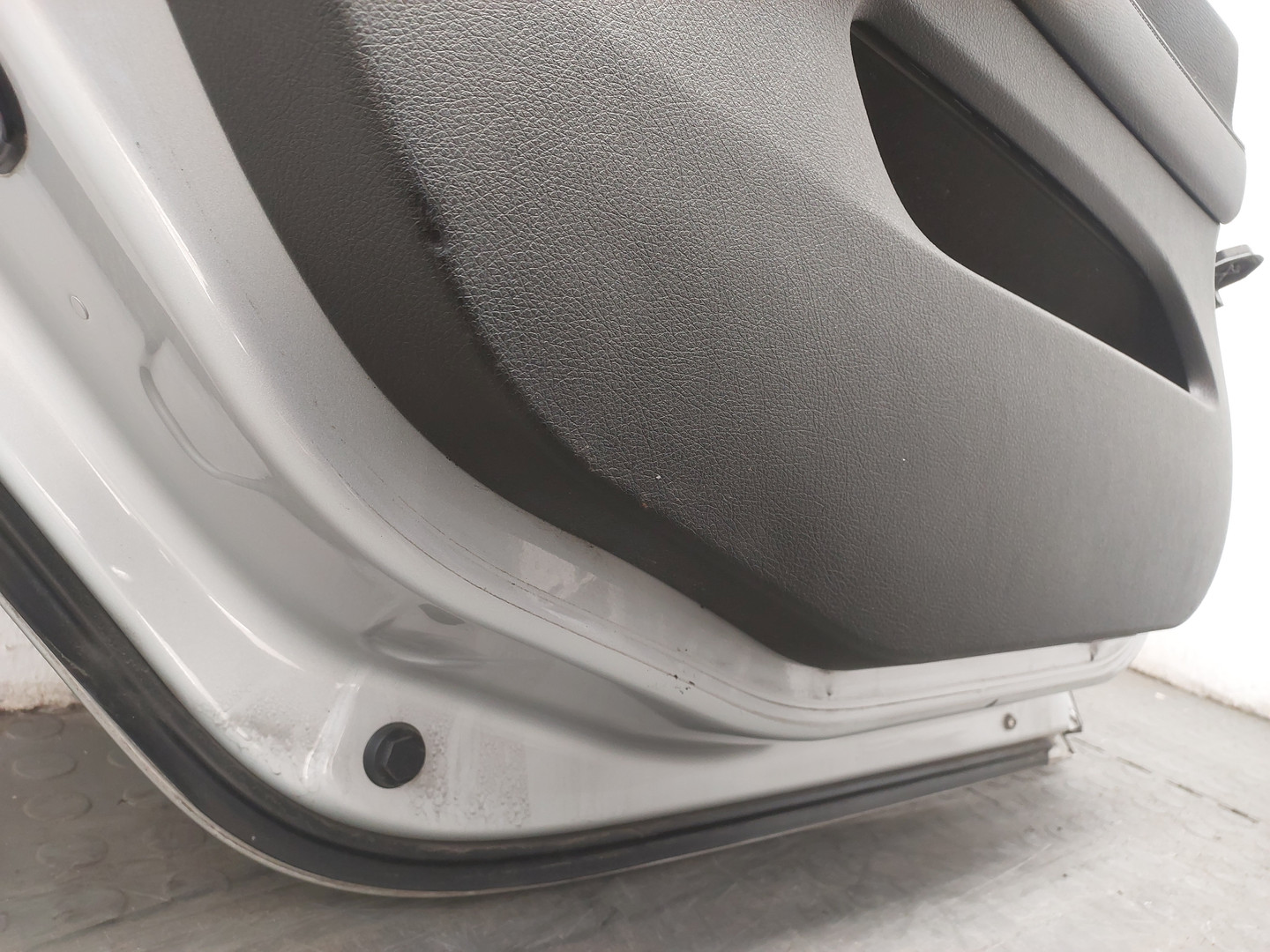 Дверь задняя левая