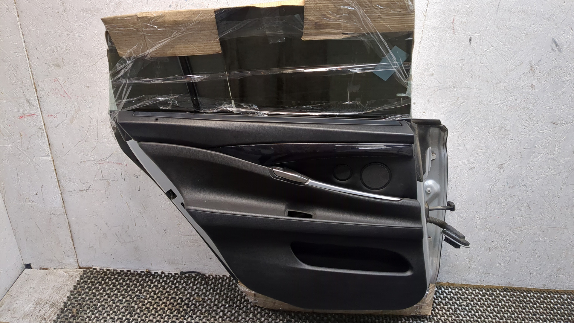 Дверь задняя левая