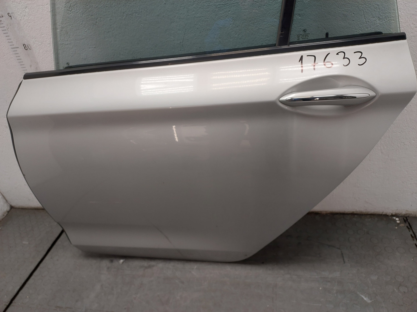 Дверь задняя левая