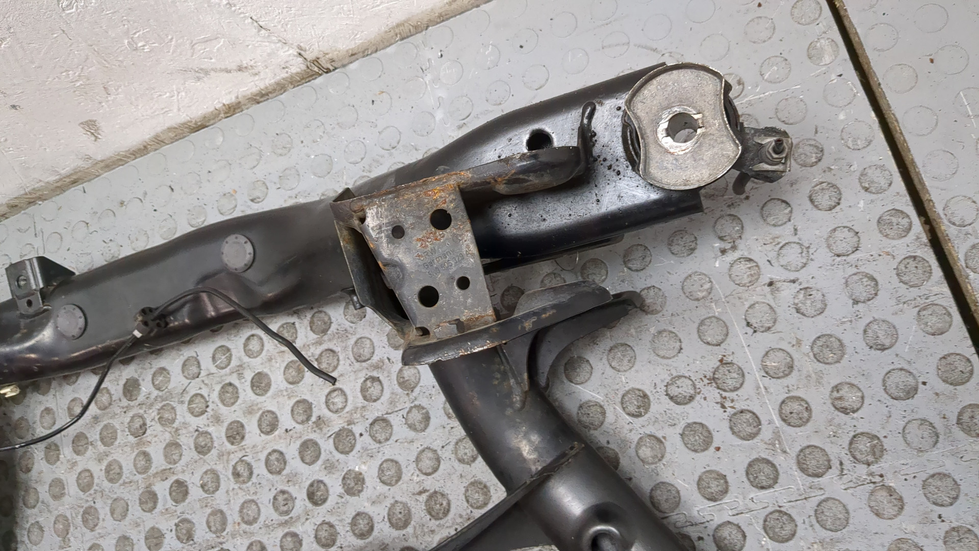 Балка задняя