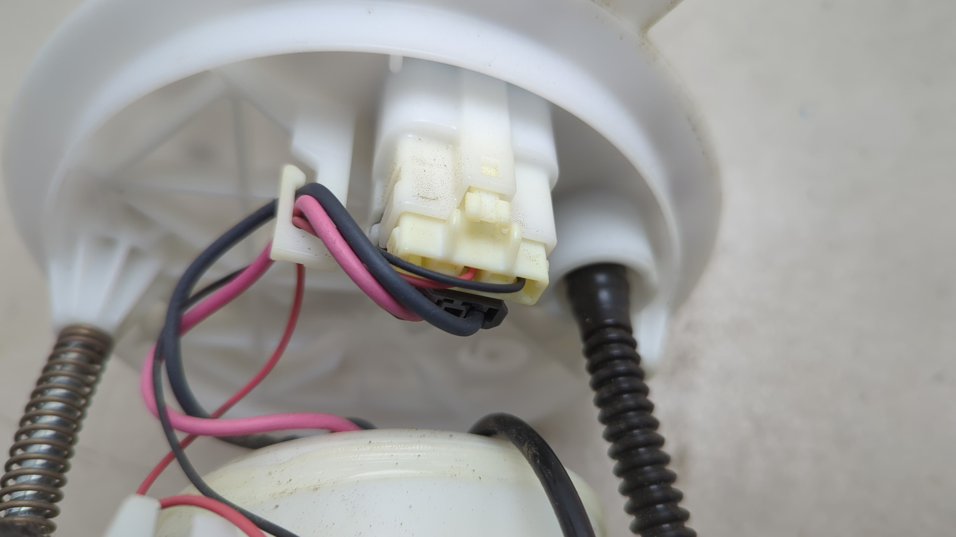 Насос топливный электрический