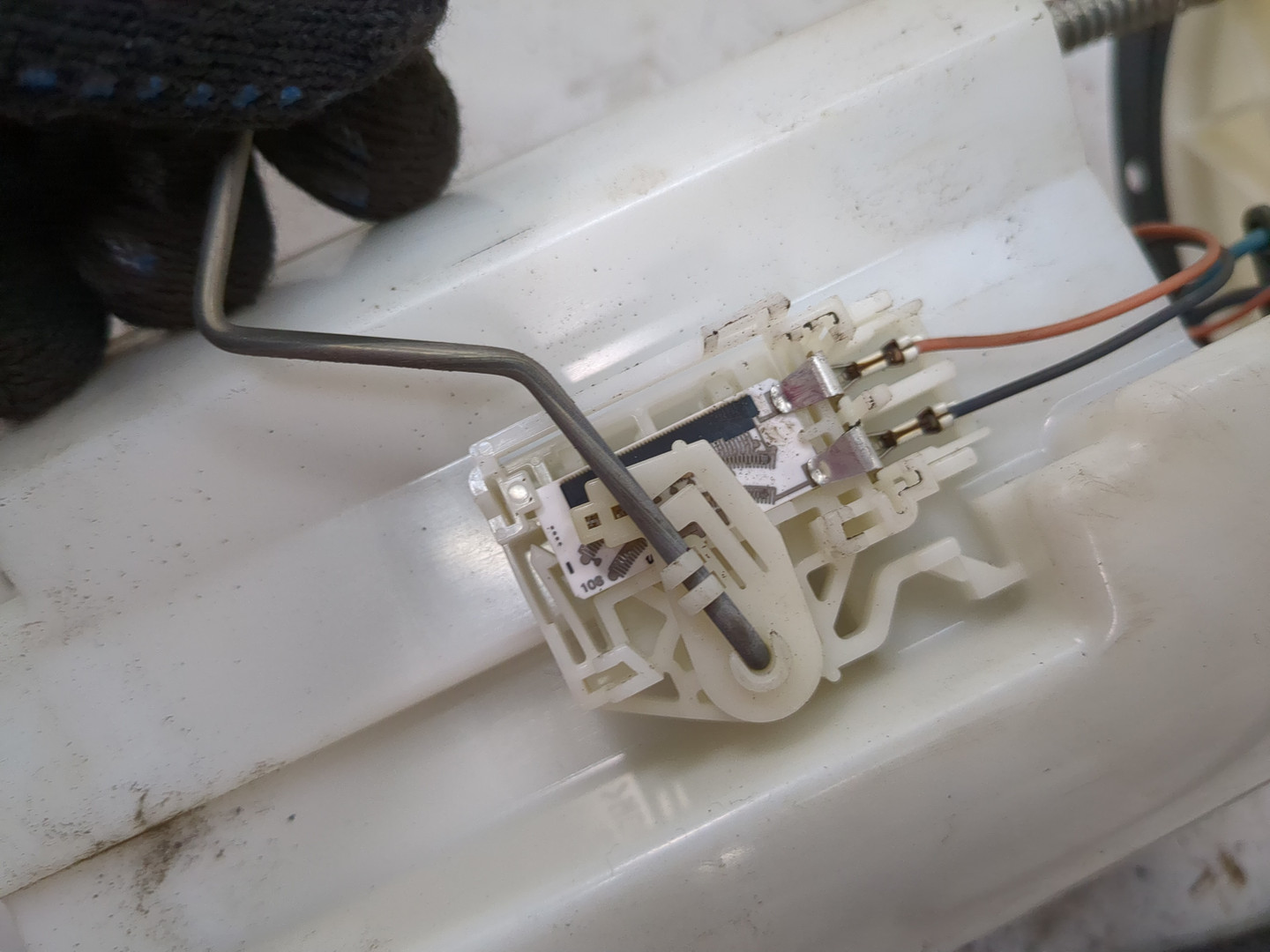 Насос топливный электрический