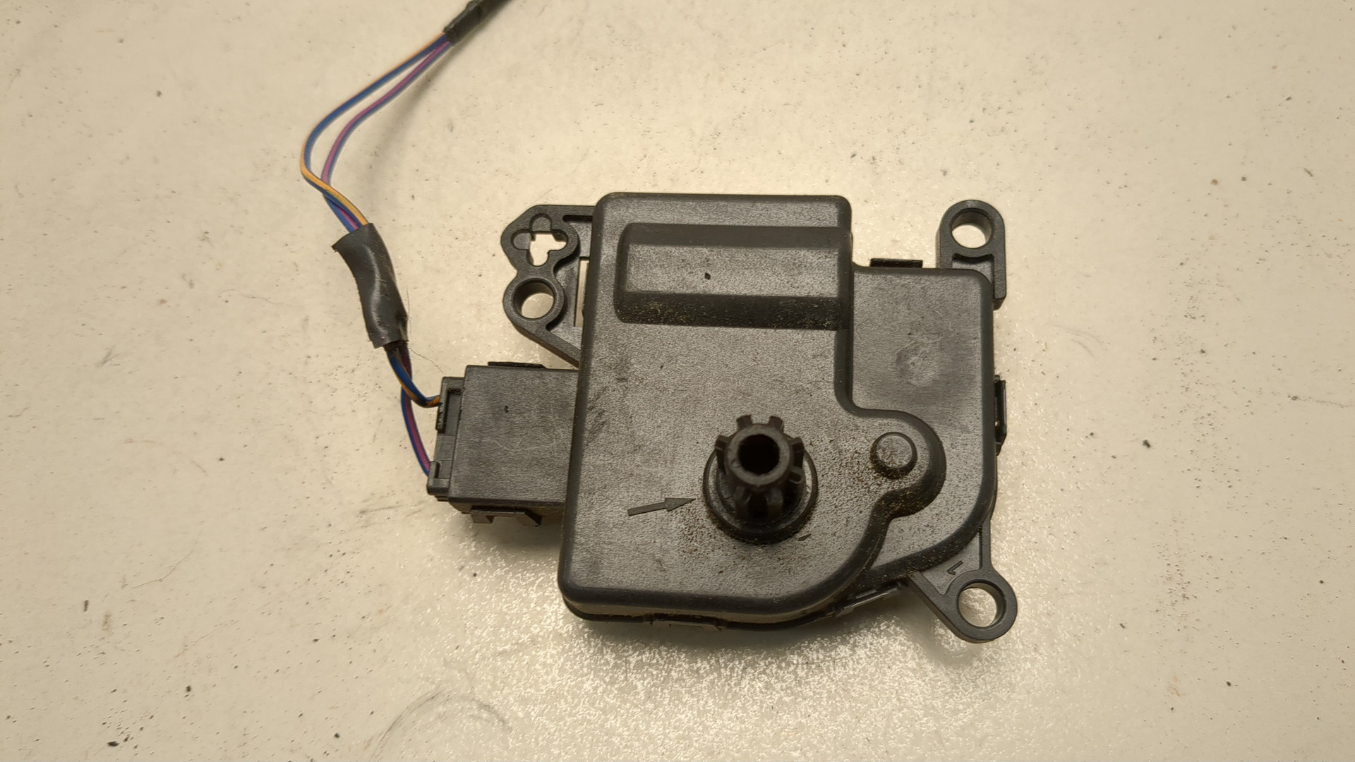 Моторчик заслонки печки