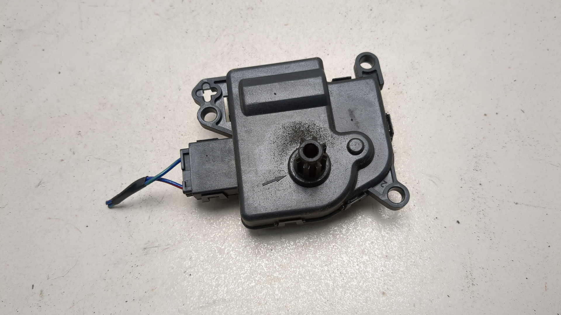 Моторчик заслонки печки