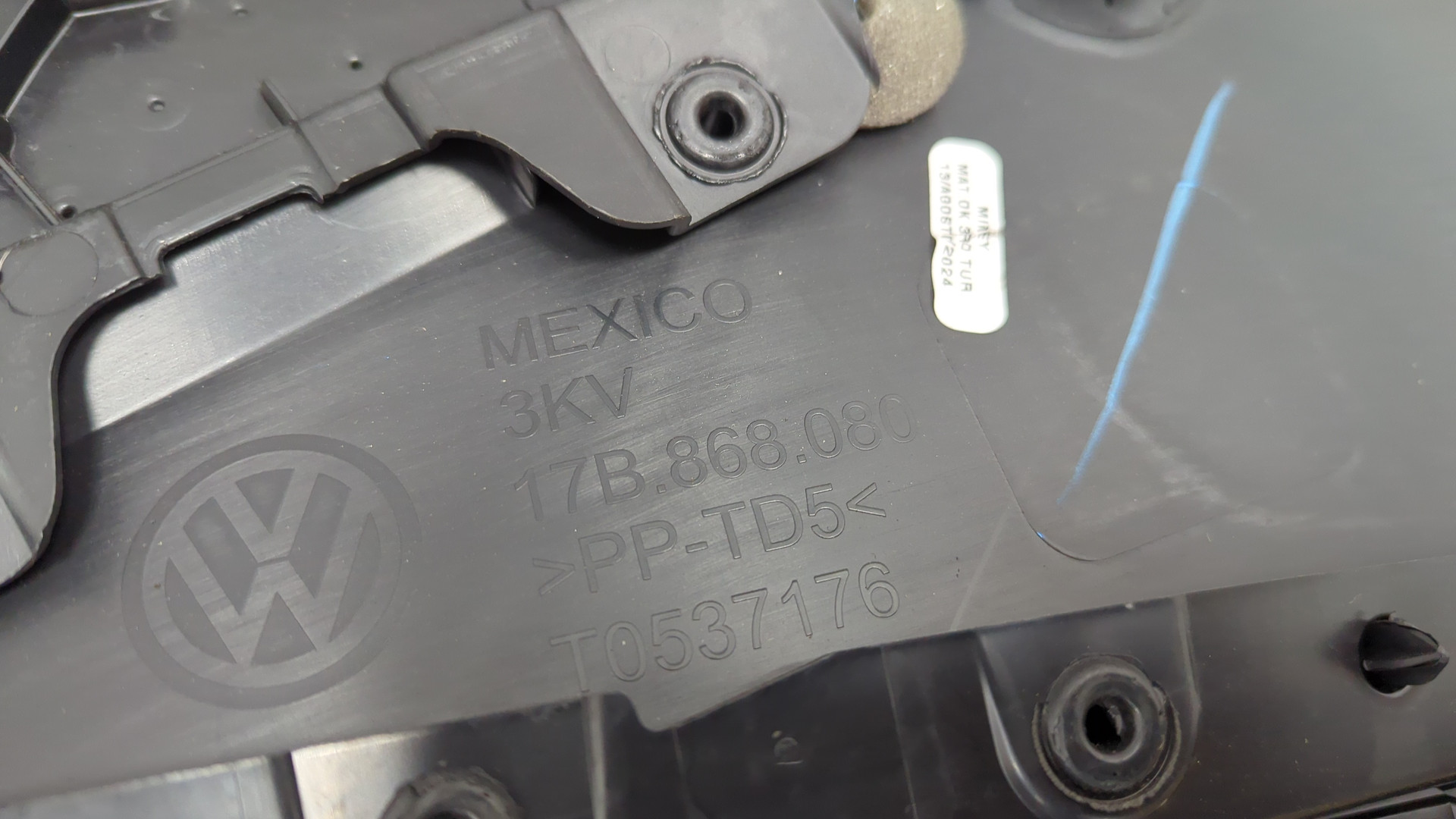 Обшивка двери передней правой