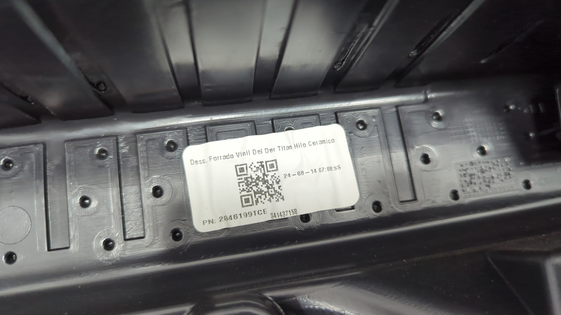 Обшивка двери передней правой для Jetta (A7) 2018>