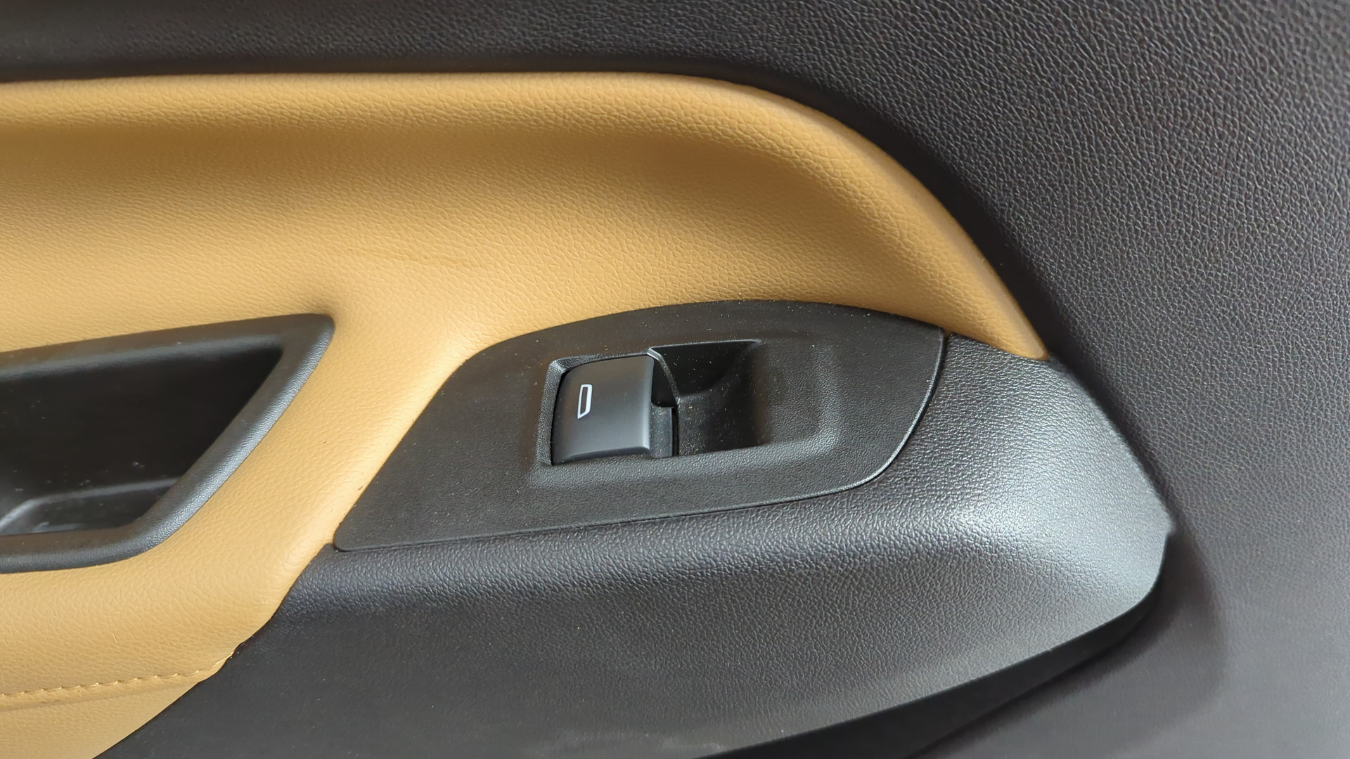 Обшивка двери задней левой для Equinox 2017>