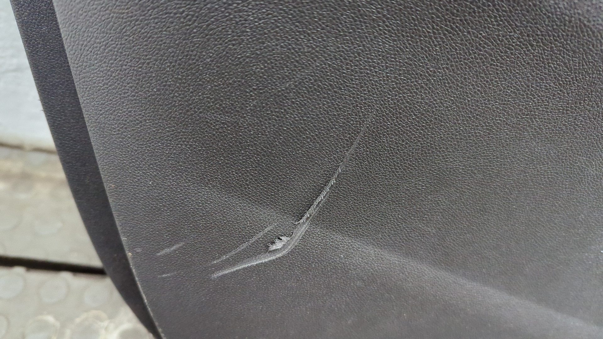 Обшивка двери передней левой