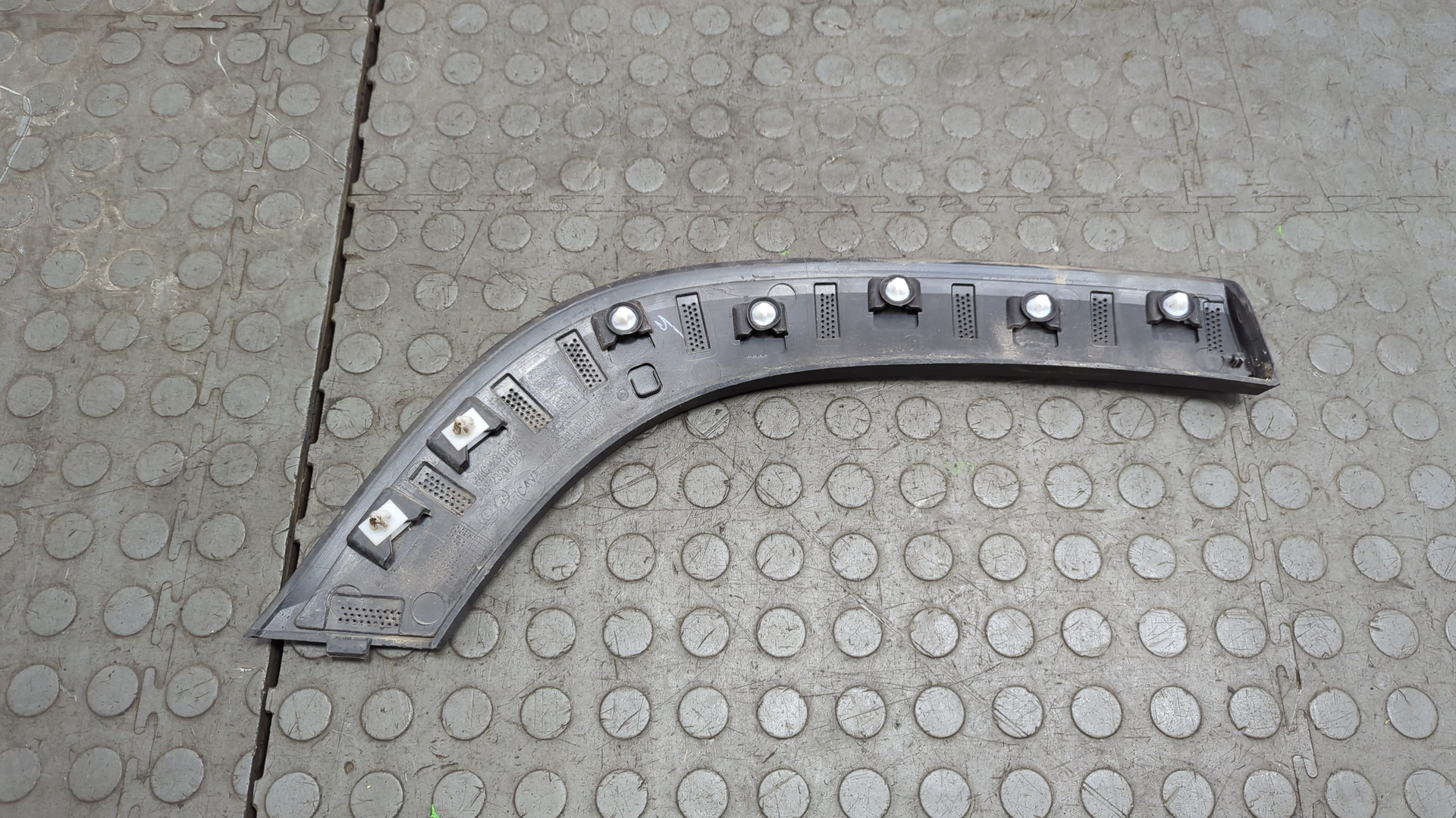 Накладка заднего крыла левого