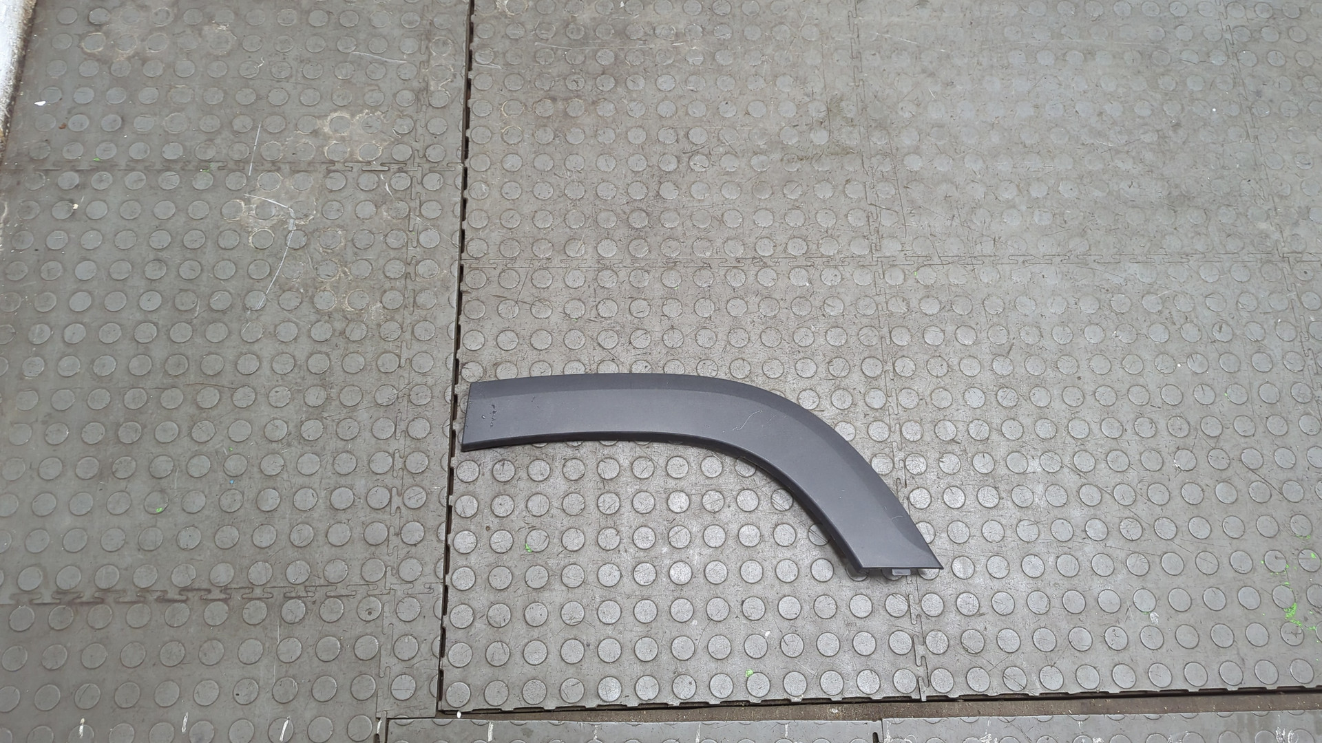 Накладка заднего крыла левого