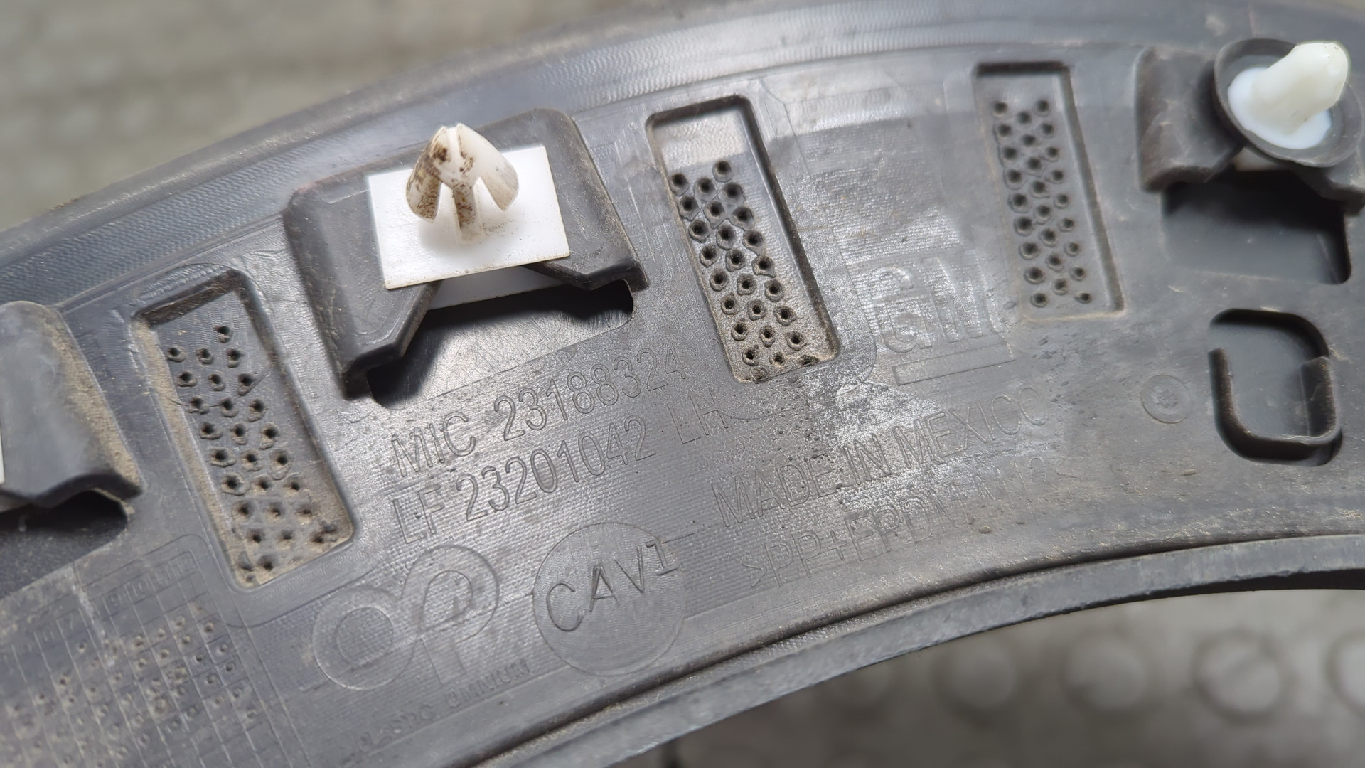 Накладка заднего крыла левого