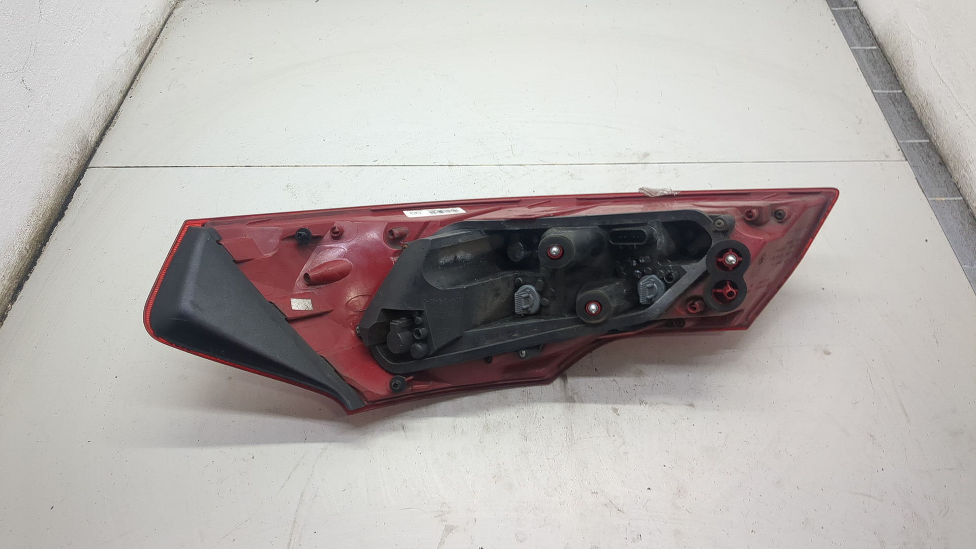 Фонарь задний внутренний левый