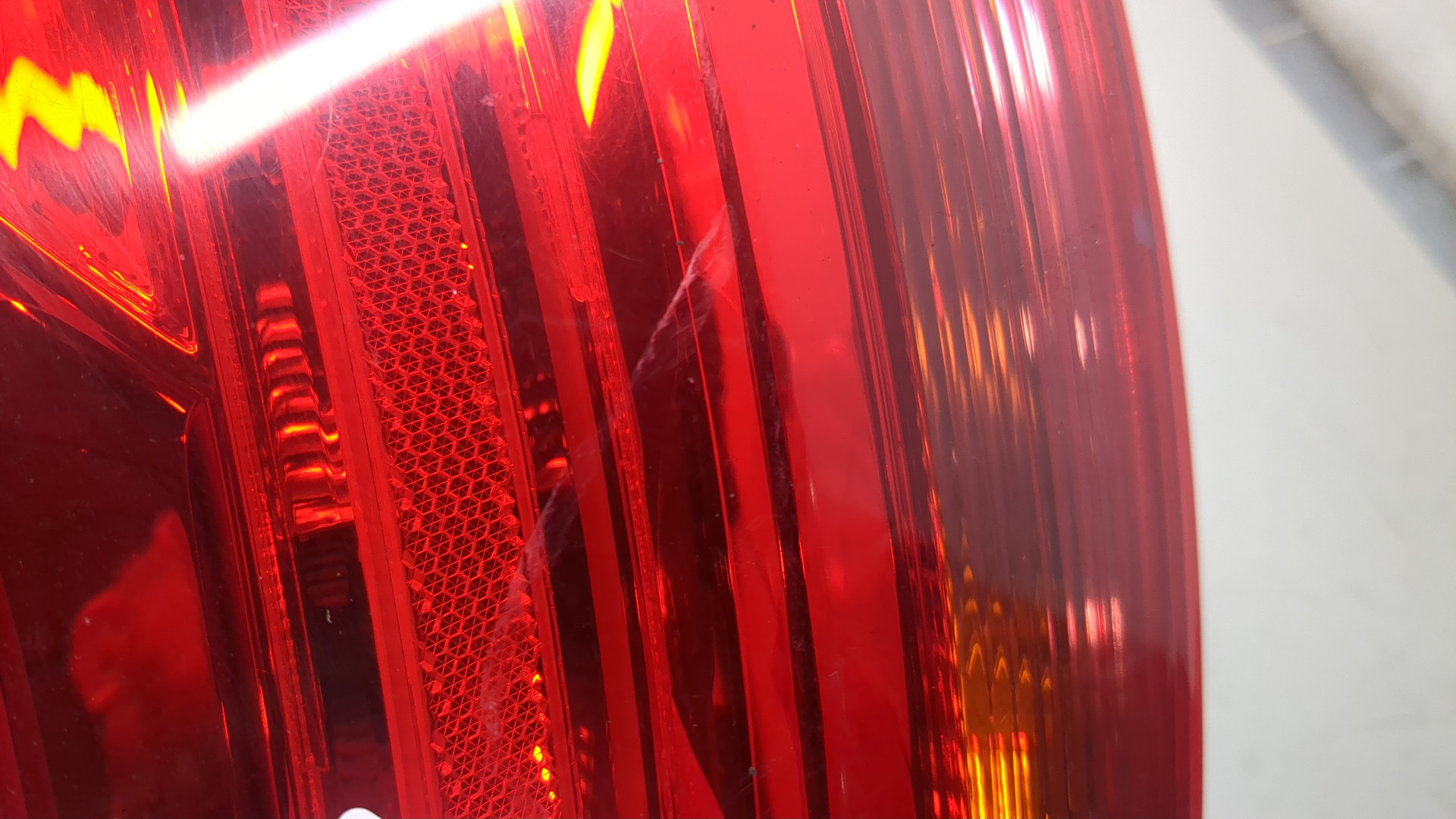 Фонарь задний внутренний правый