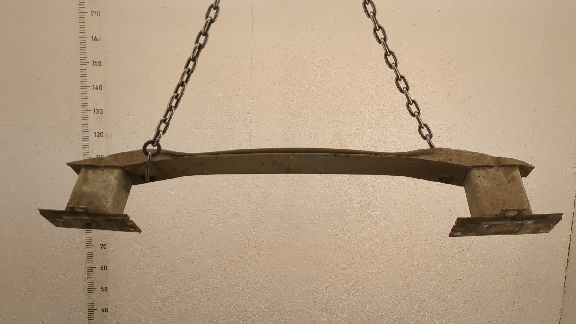 Усилитель заднего бампера