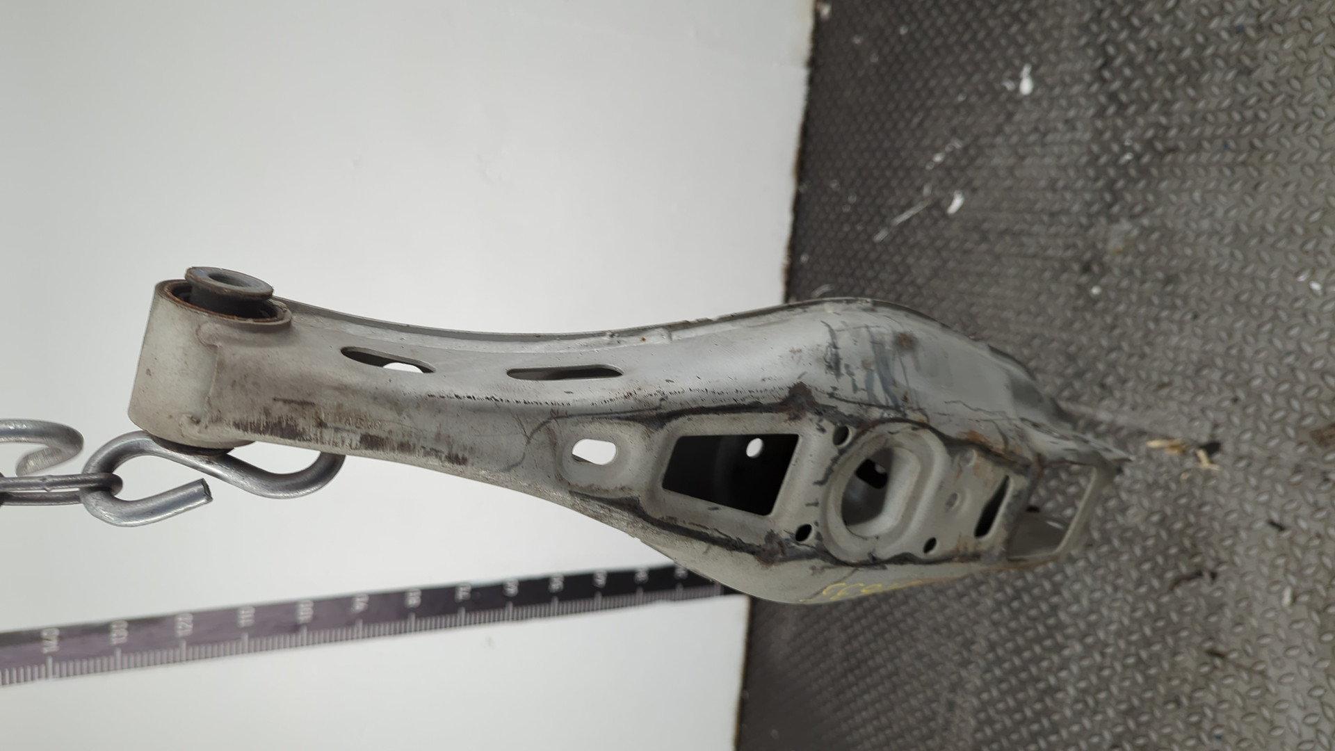 Рычаг задний