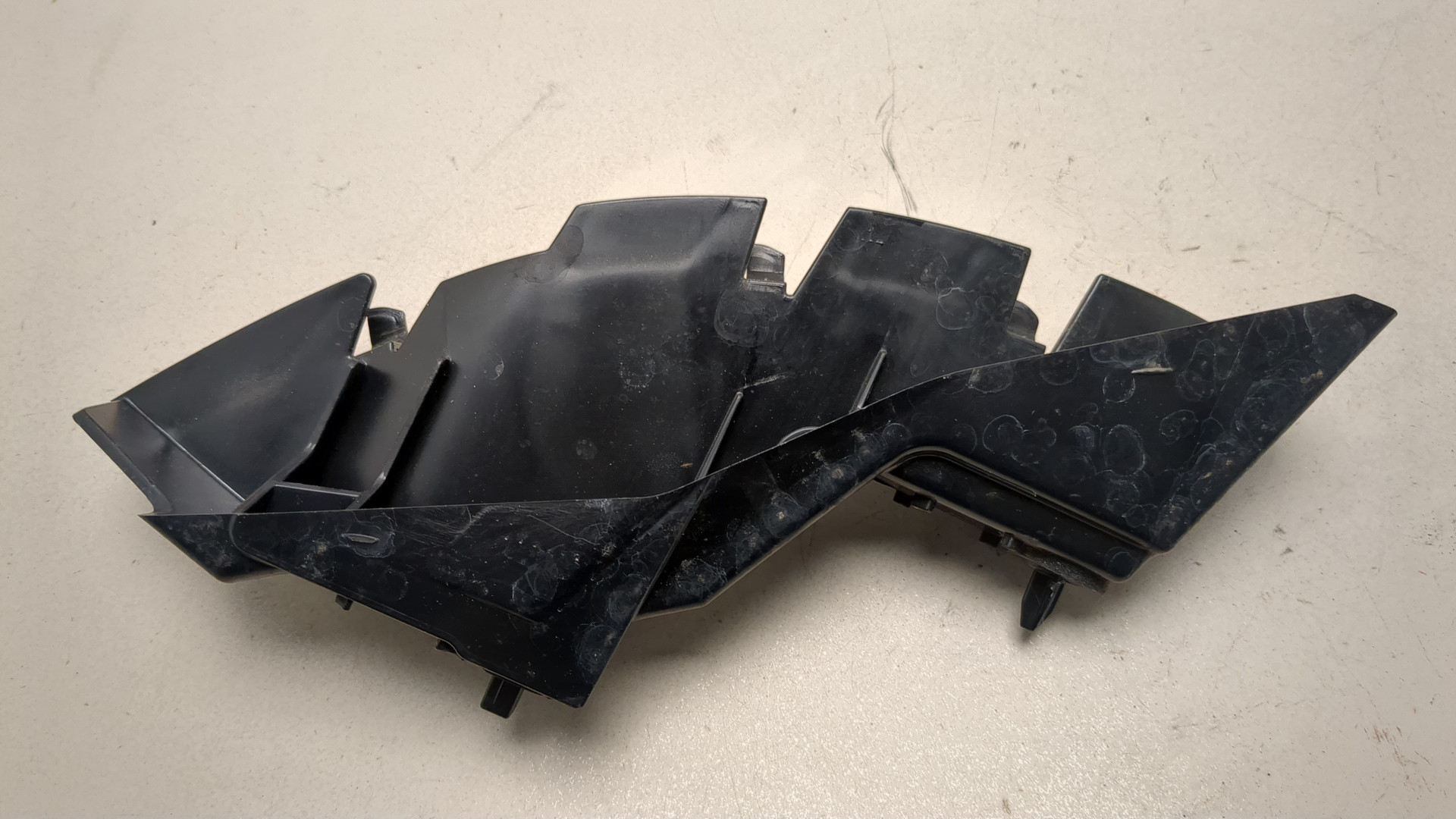 Кронштейн заднего бампера правый