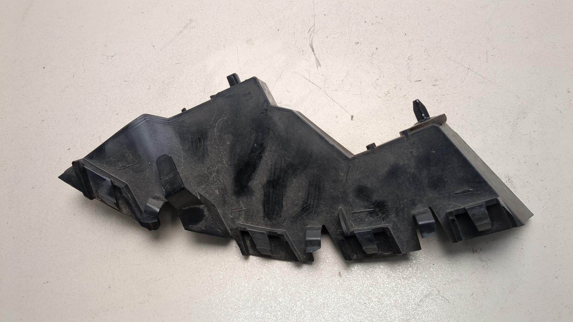 Кронштейн заднего бампера правый