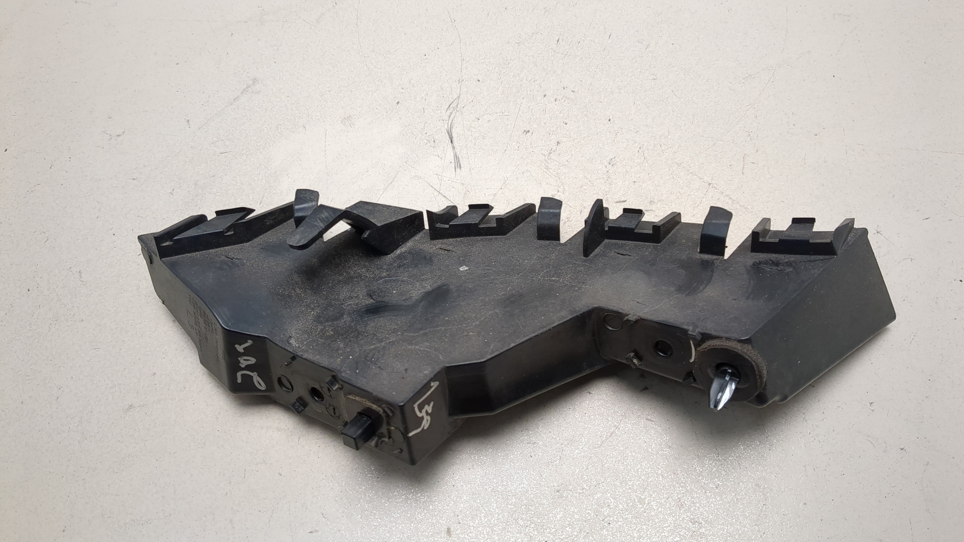 Кронштейн заднего бампера левый