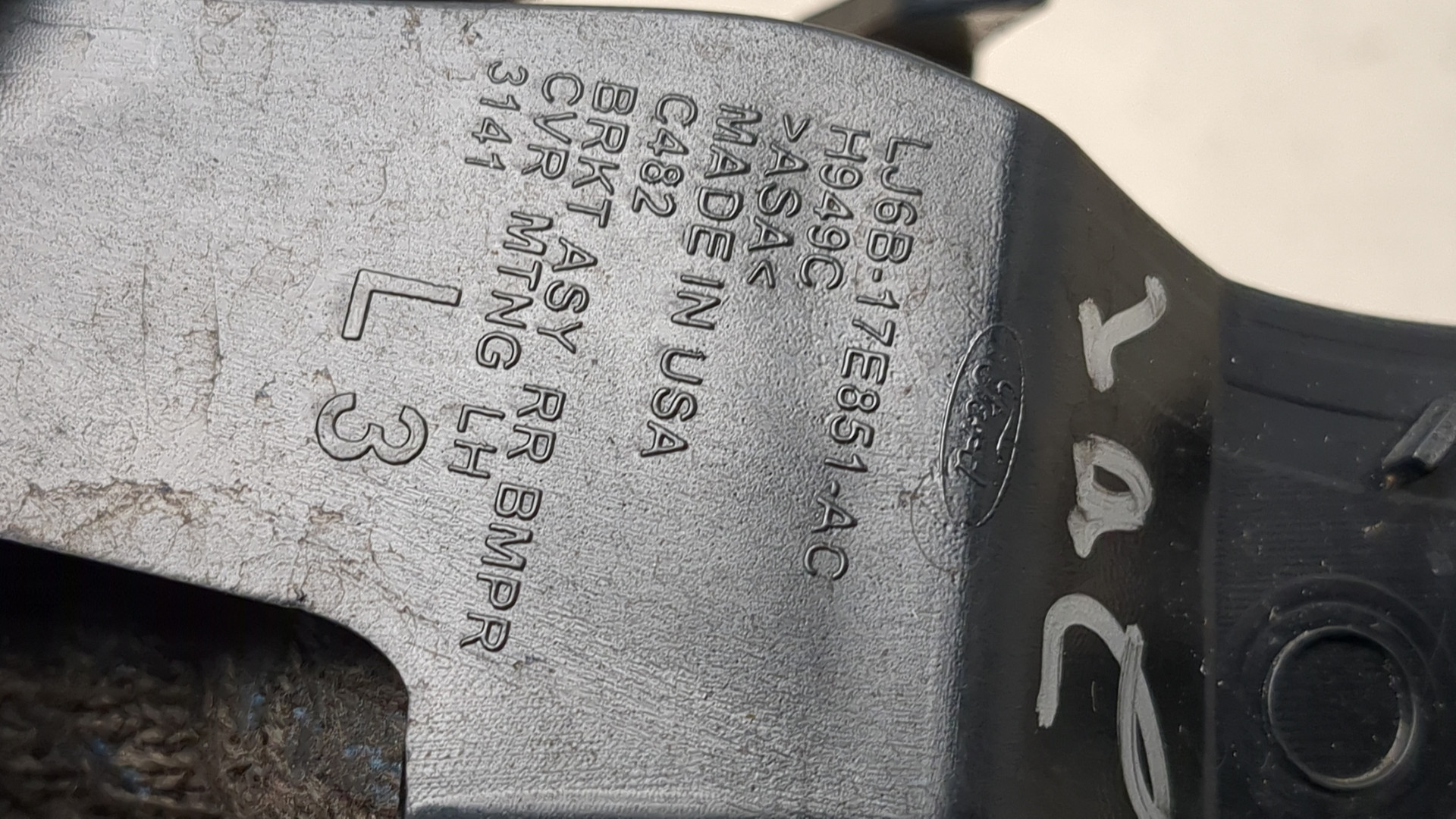 Кронштейн заднего бампера левый