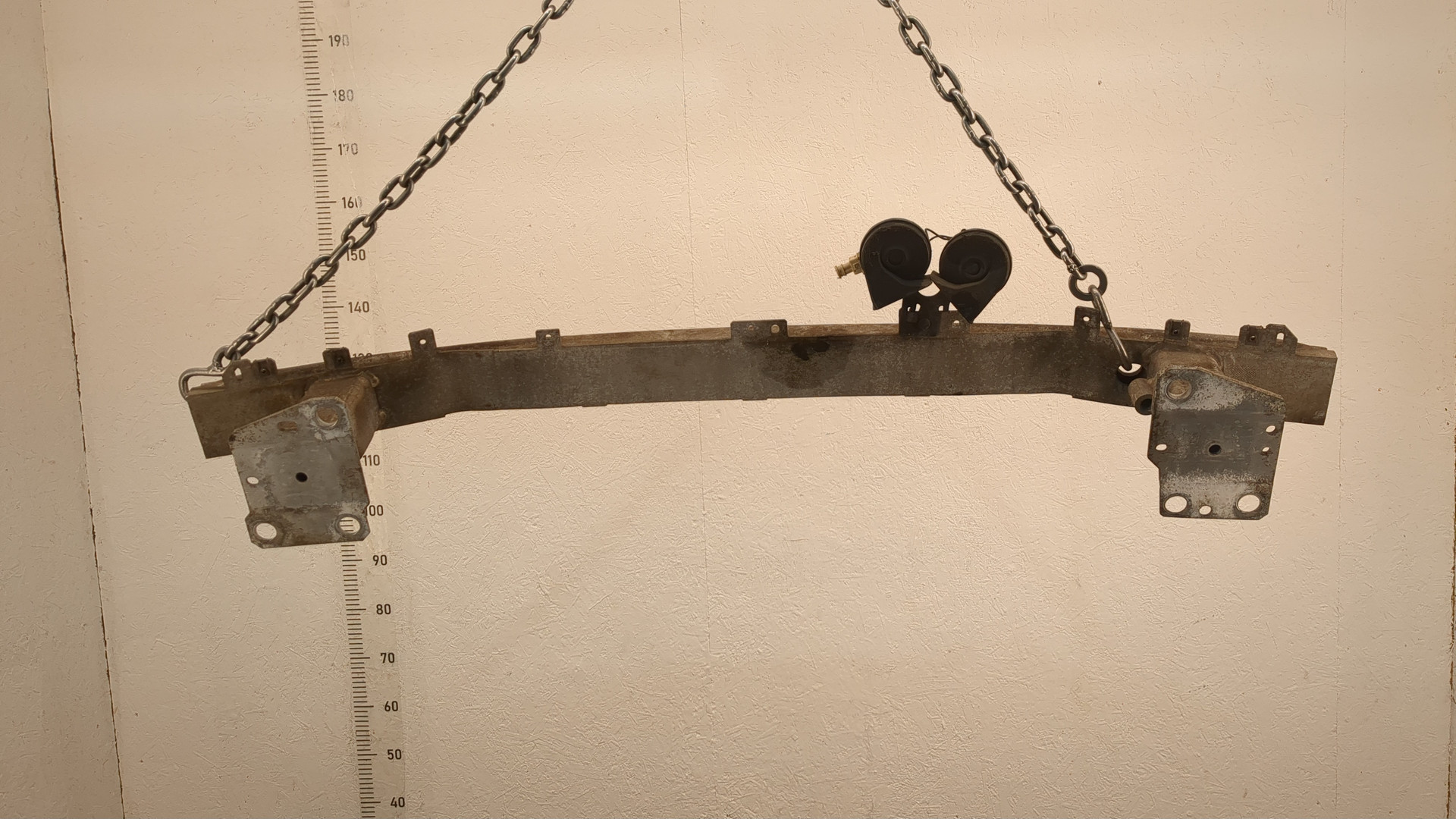 Усилитель переднего бампера