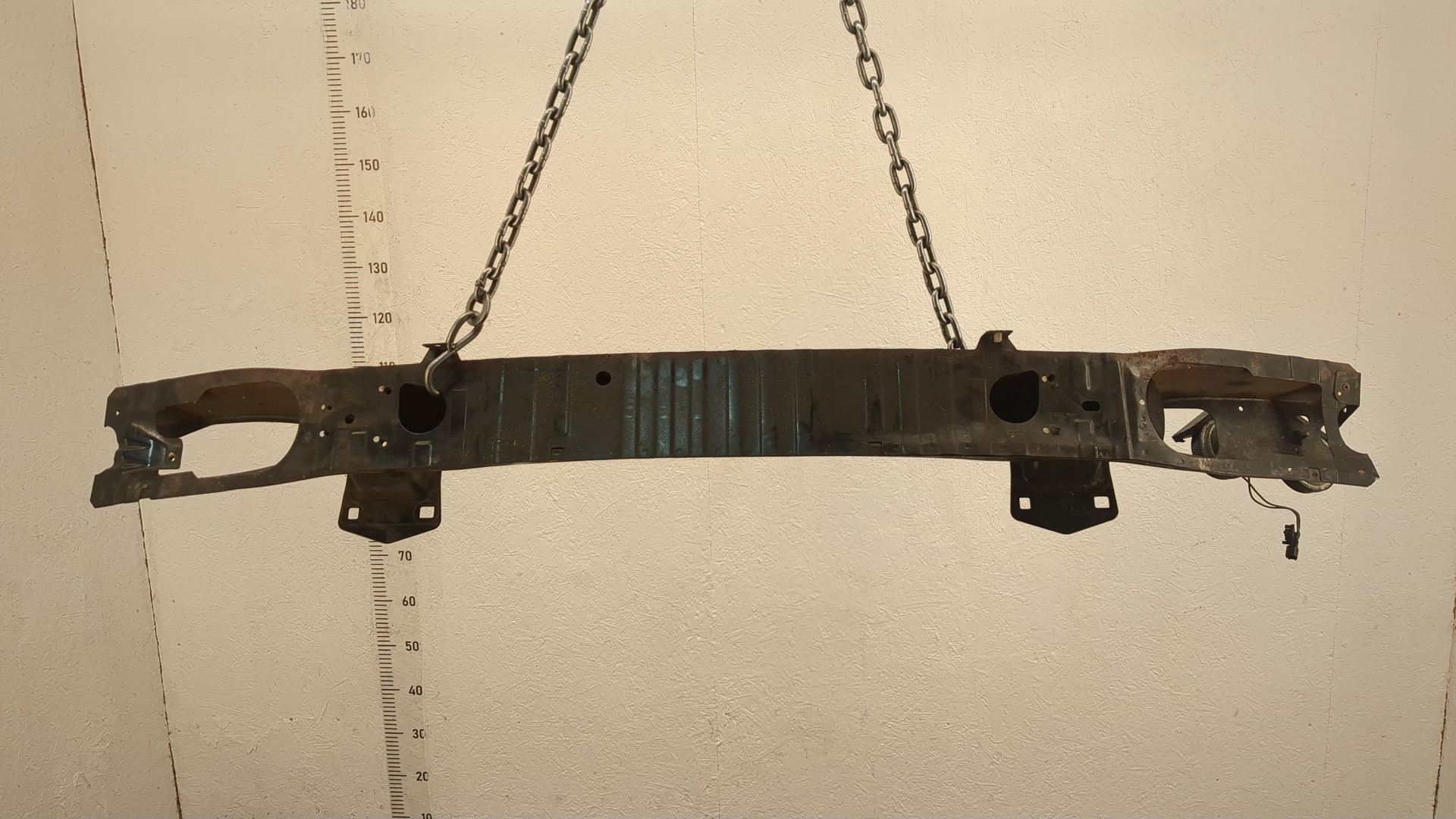 Усилитель переднего бампера