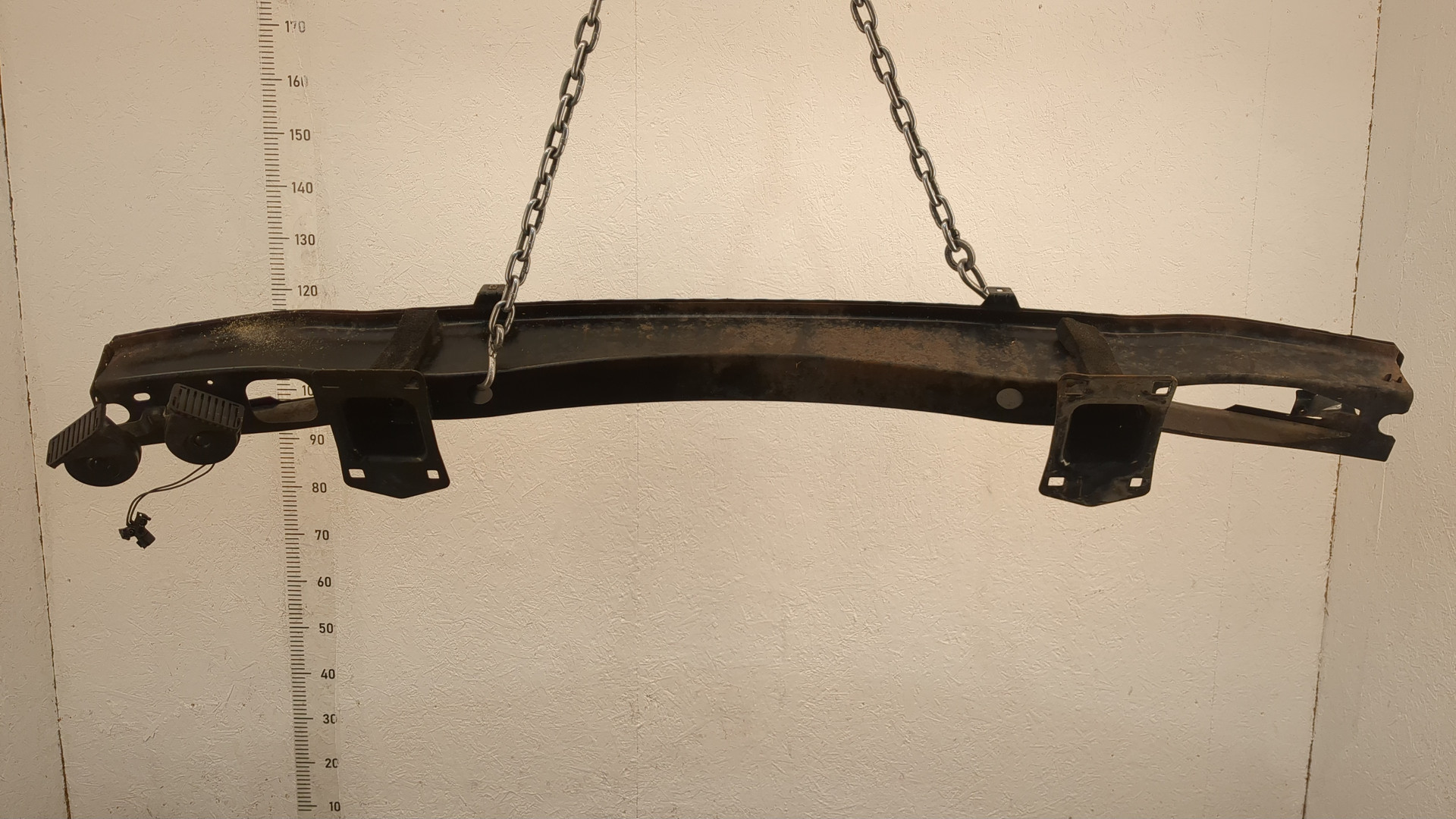 Усилитель переднего бампера