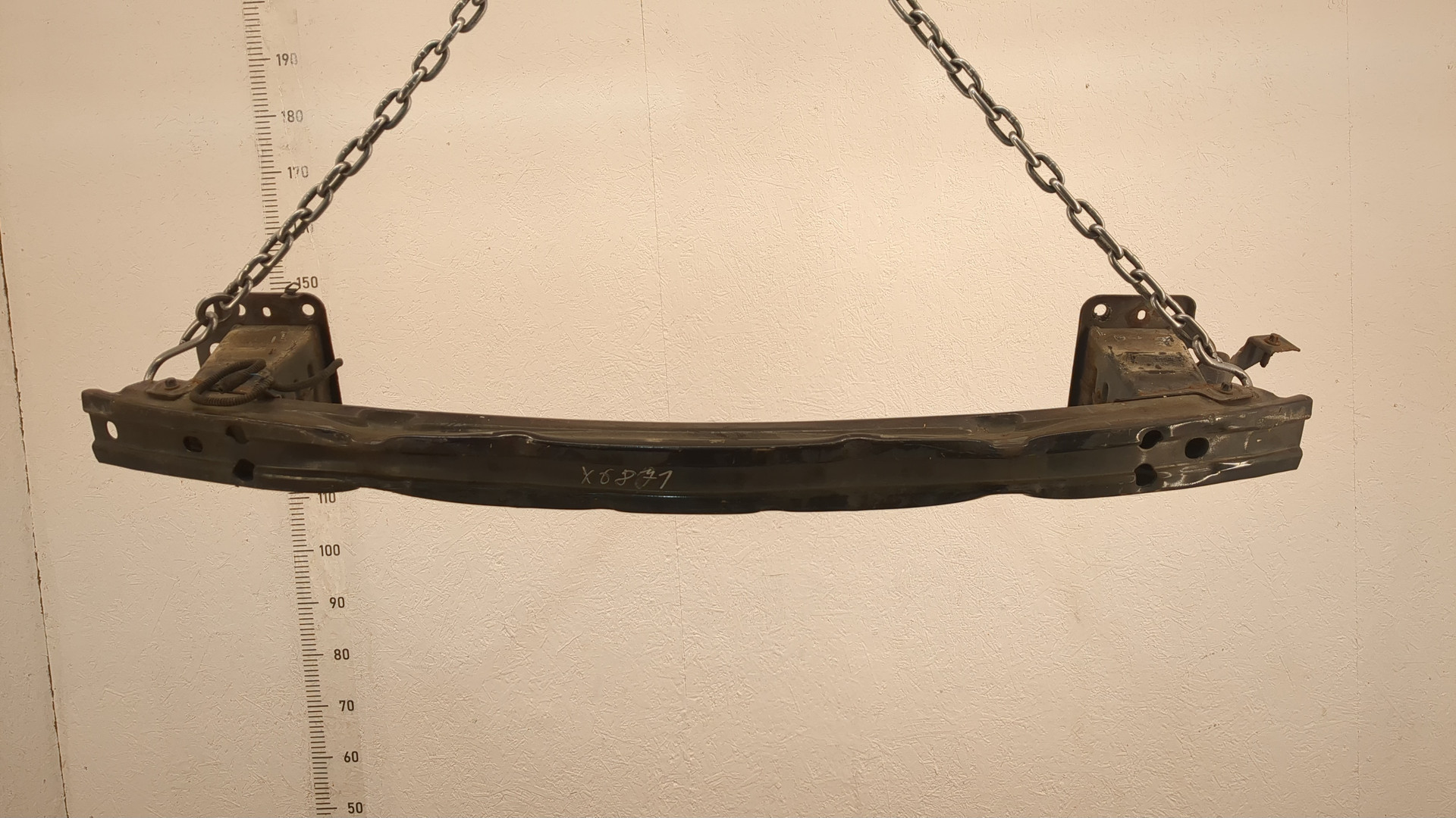 Усилитель переднего бампера