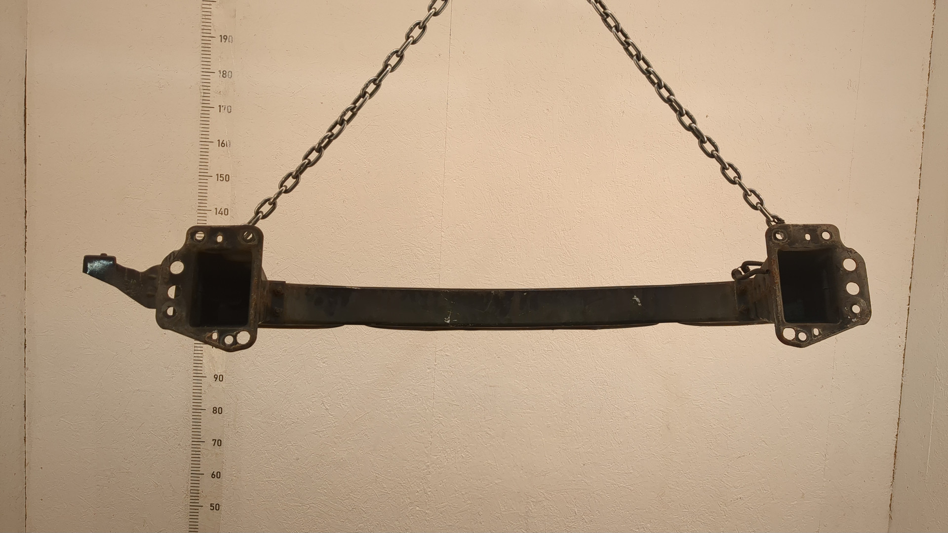 Усилитель переднего бампера