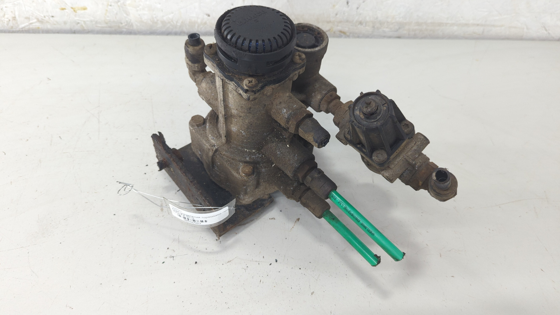 Кран управления тормозами прицепа