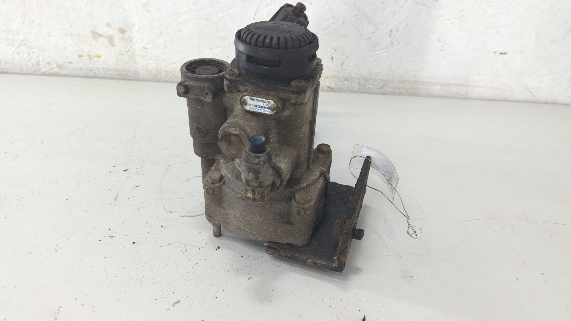 Кран управления тормозами прицепа