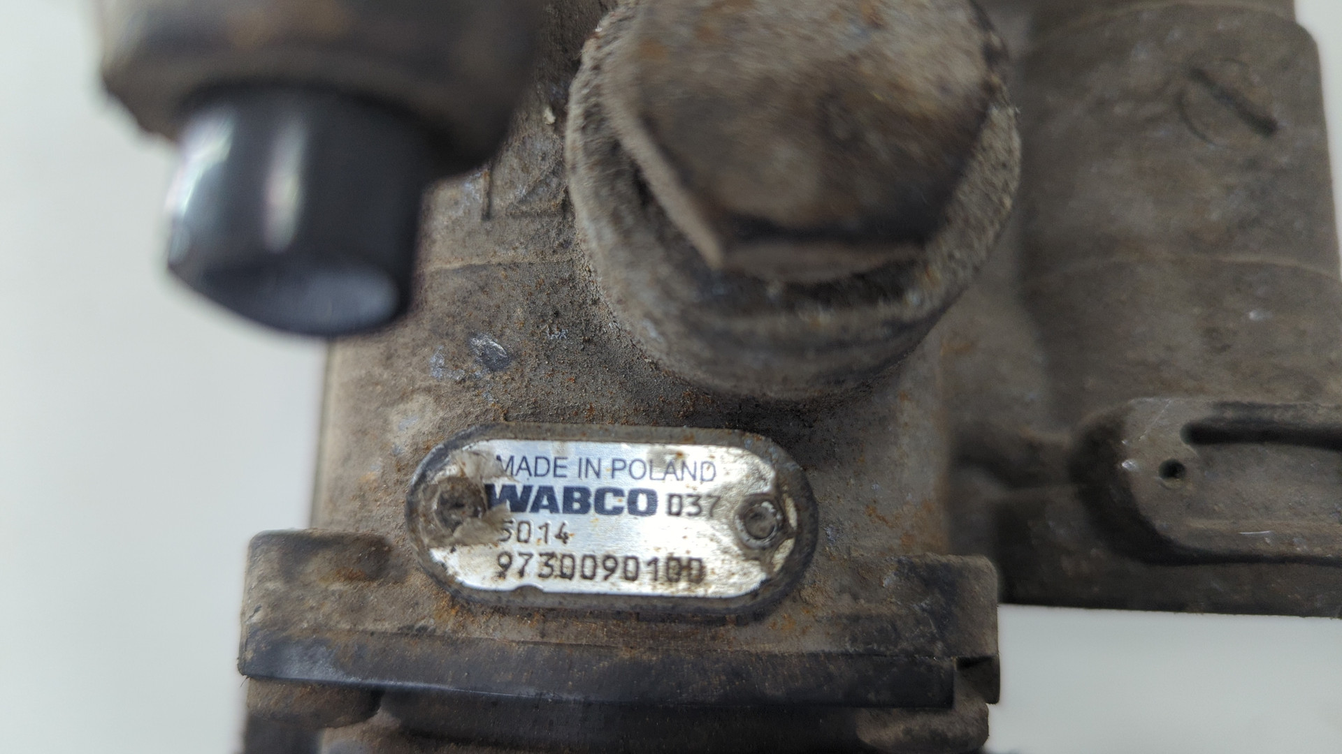 Кран управления тормозами прицепа