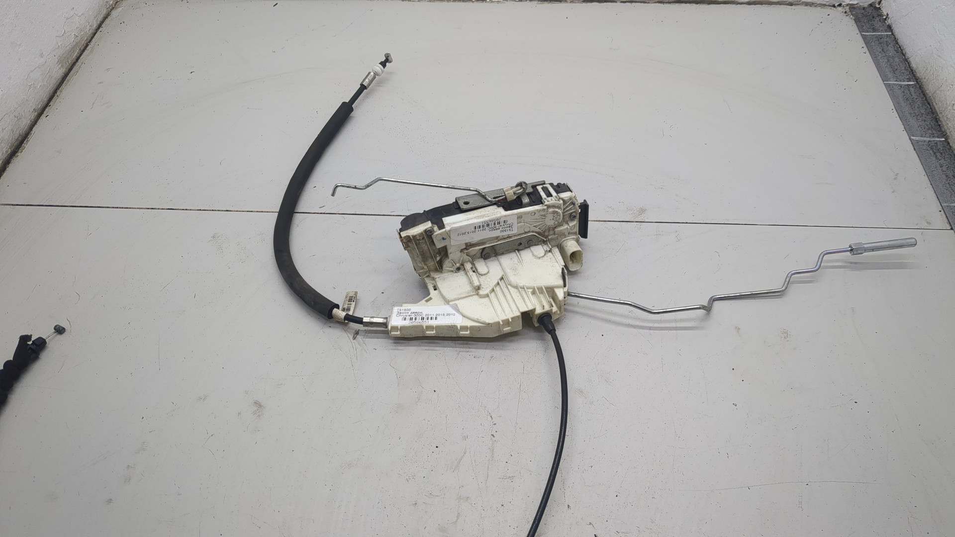 Замок двери передней правой