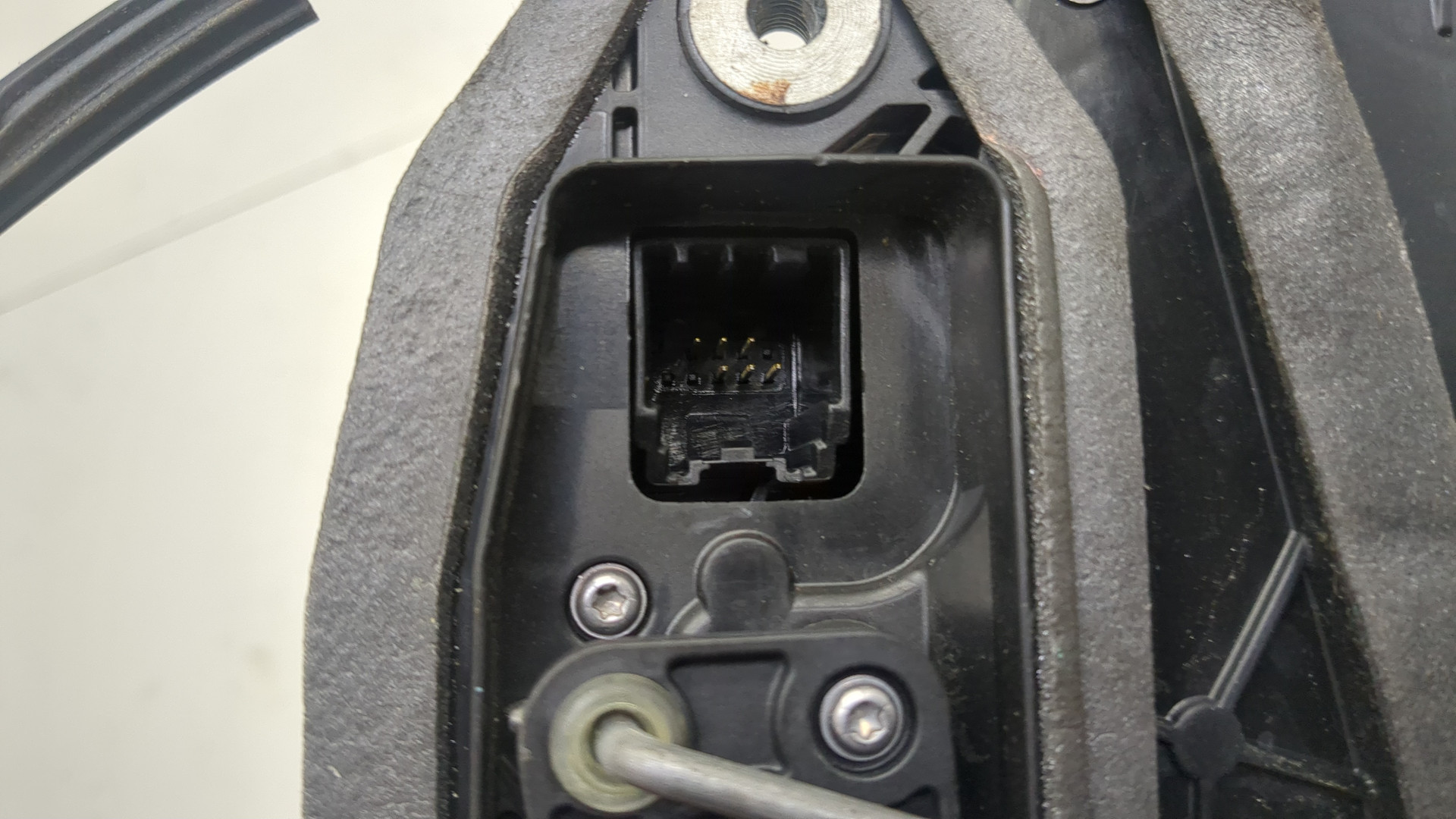 Замок двери задней левой