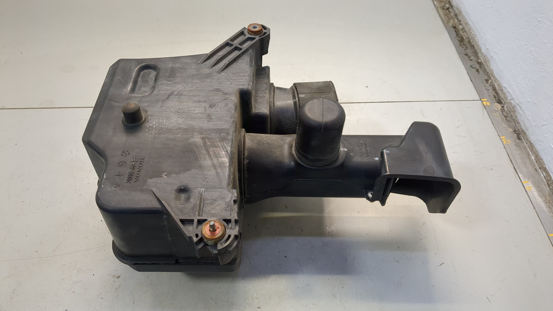 Резонатор воздушного фильтра