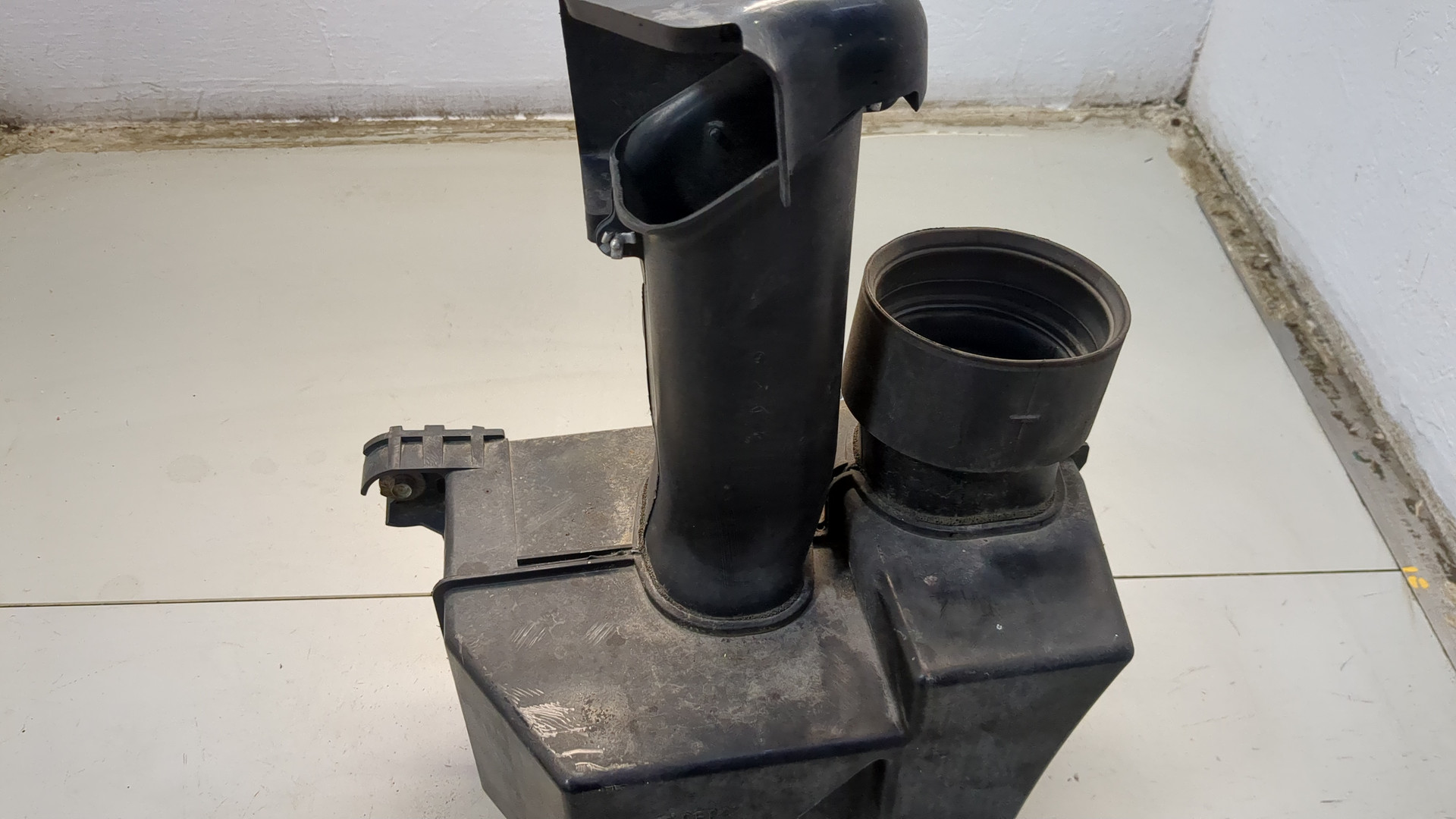 Резонатор воздушного фильтра