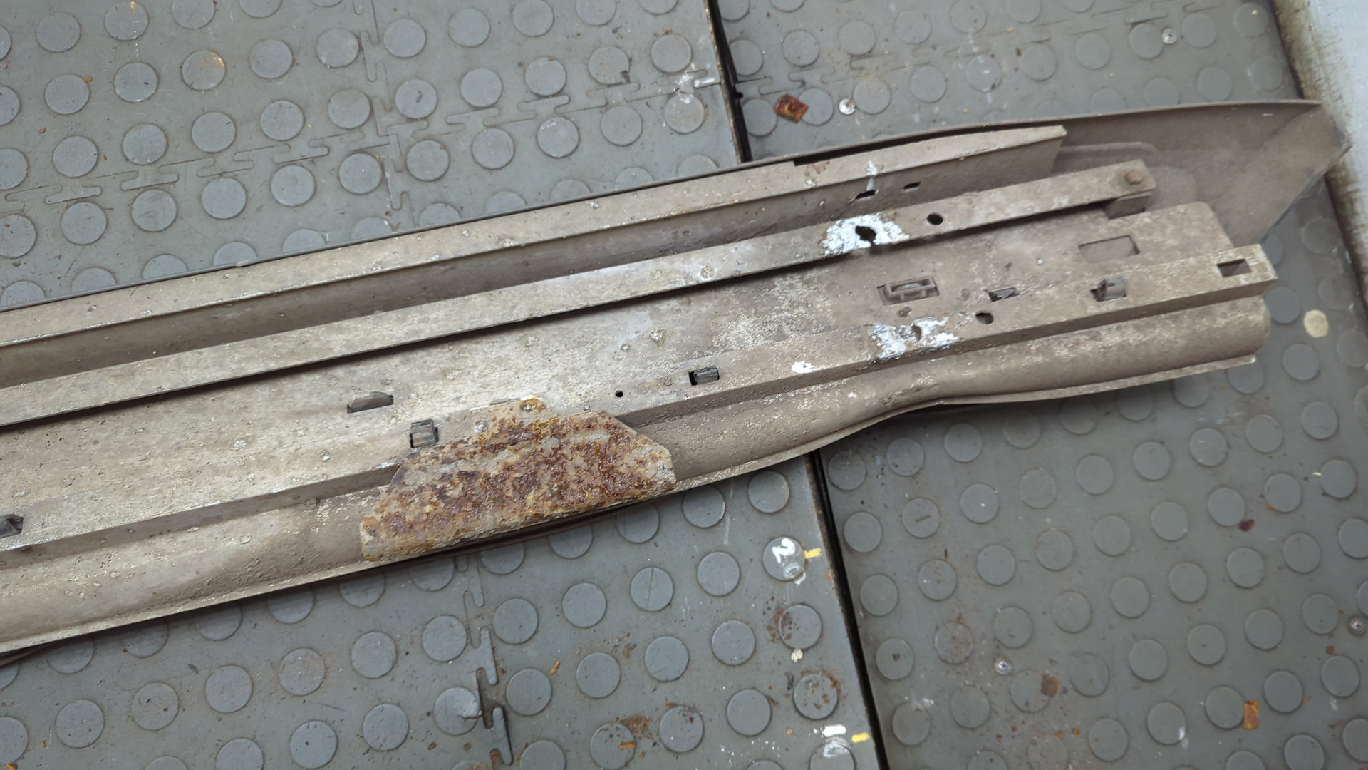 Подножка правая