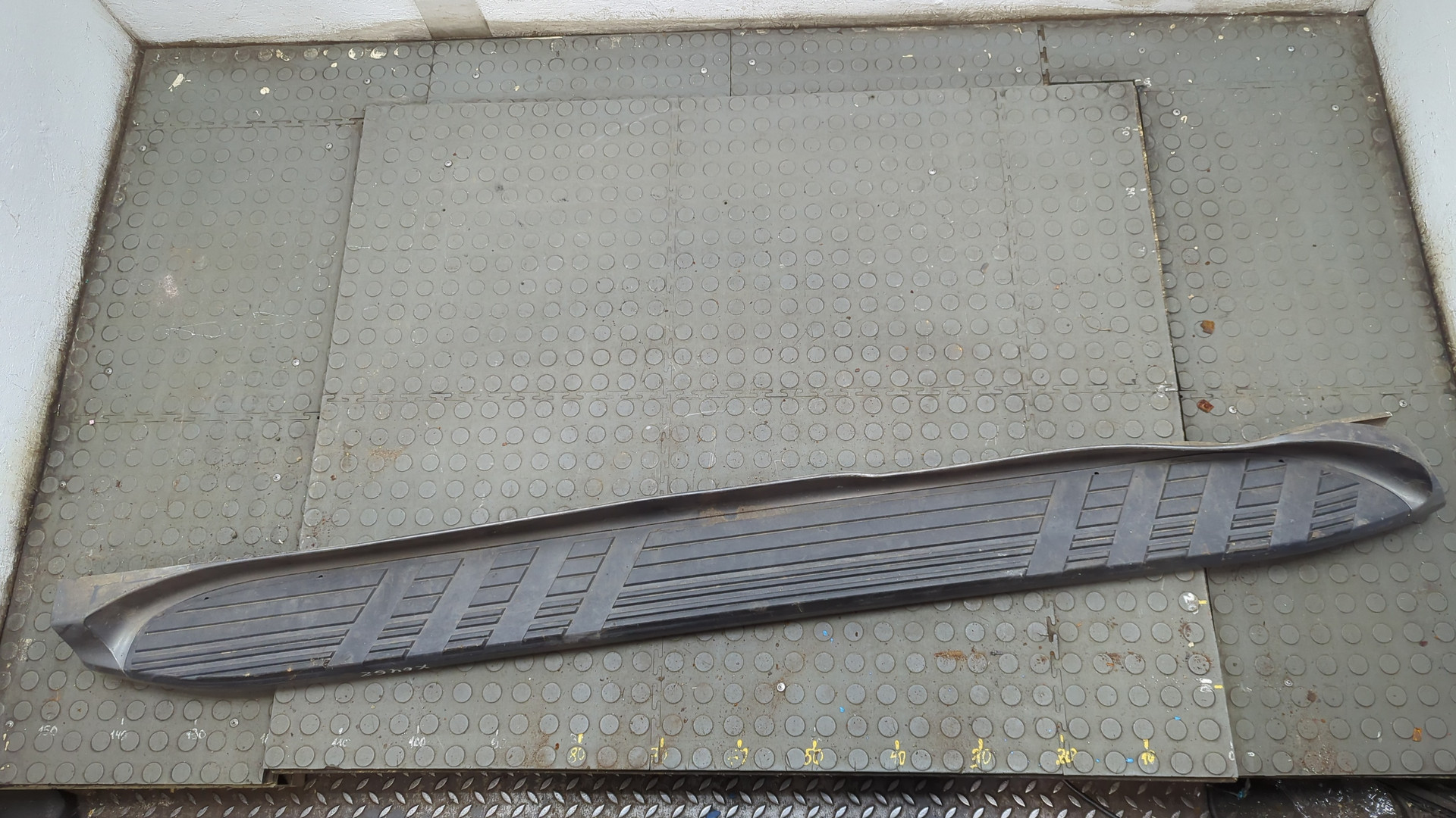 Подножка правая