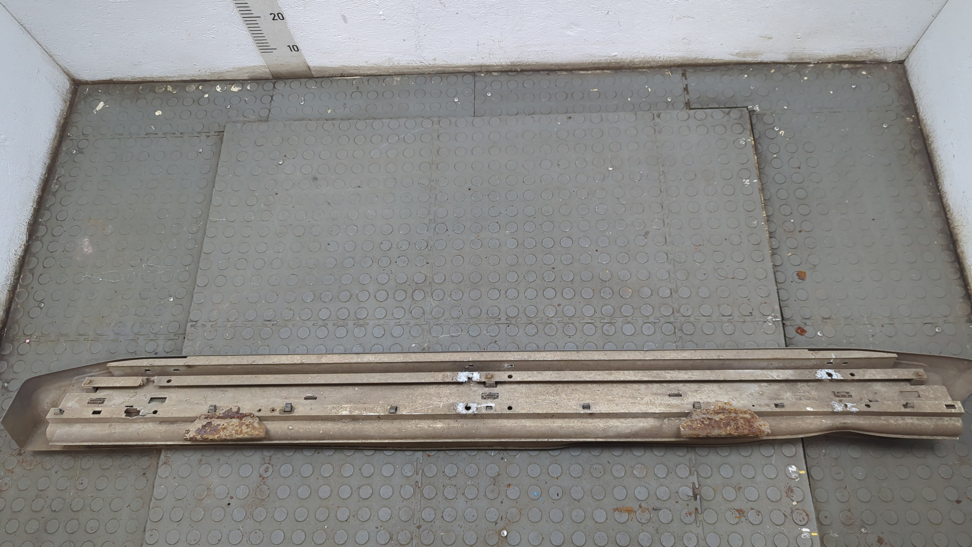 Подножка правая