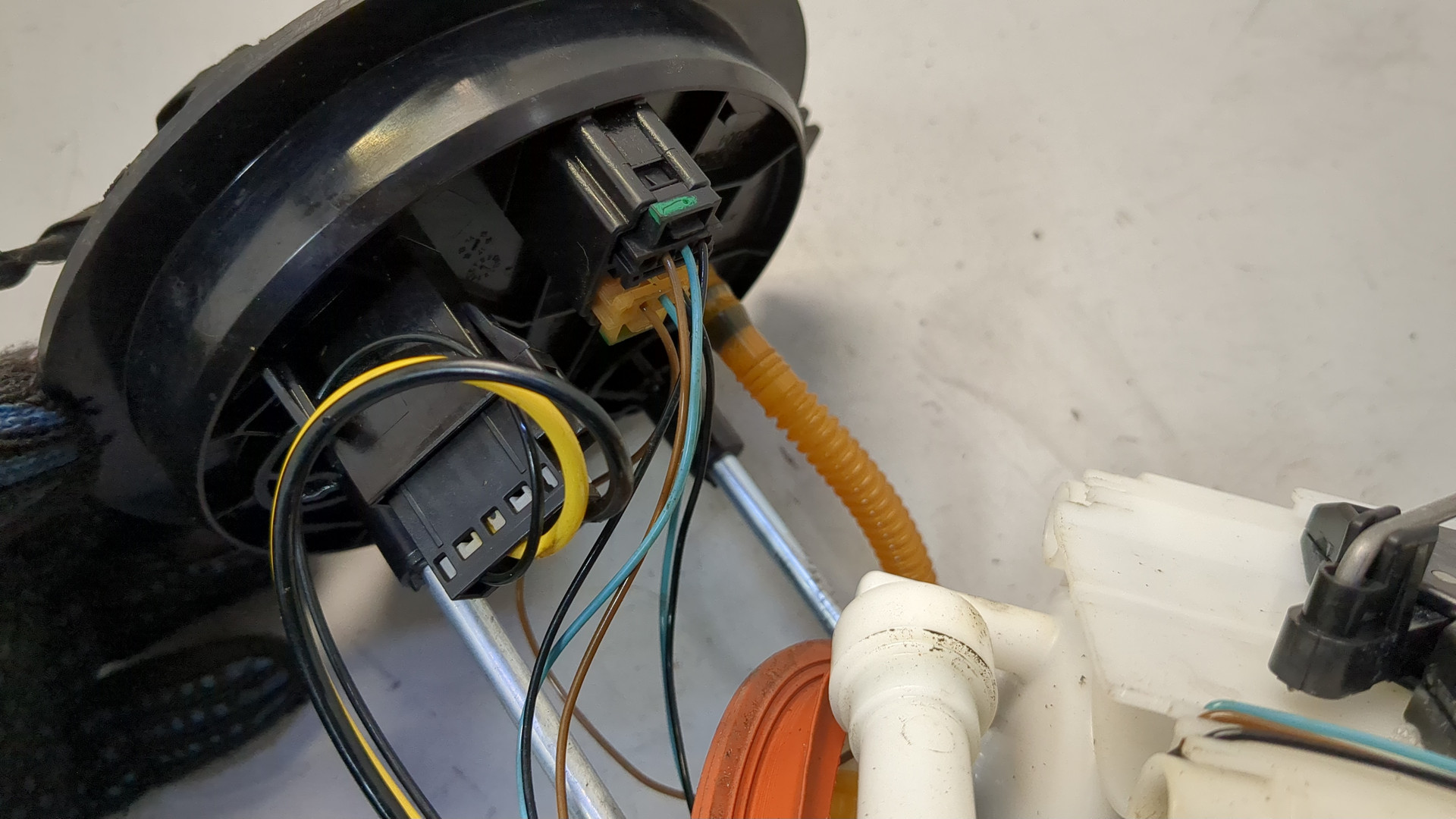 Насос топливный электрический