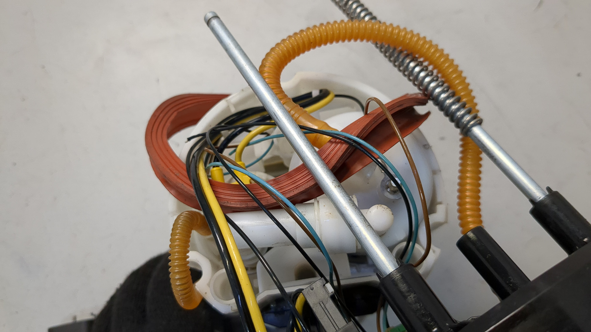 Насос топливный электрический