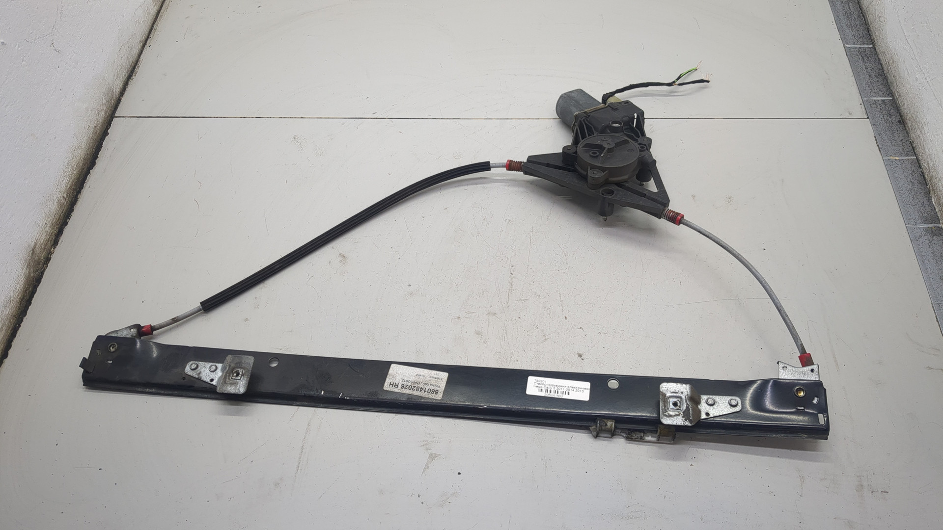 Стеклоподъемник электр. передний правый