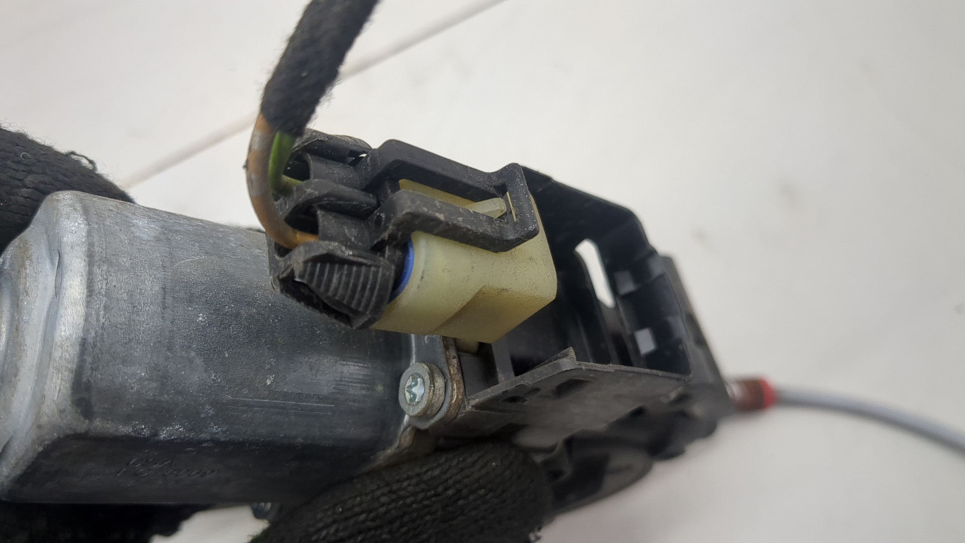 Стеклоподъемник электр. передний правый