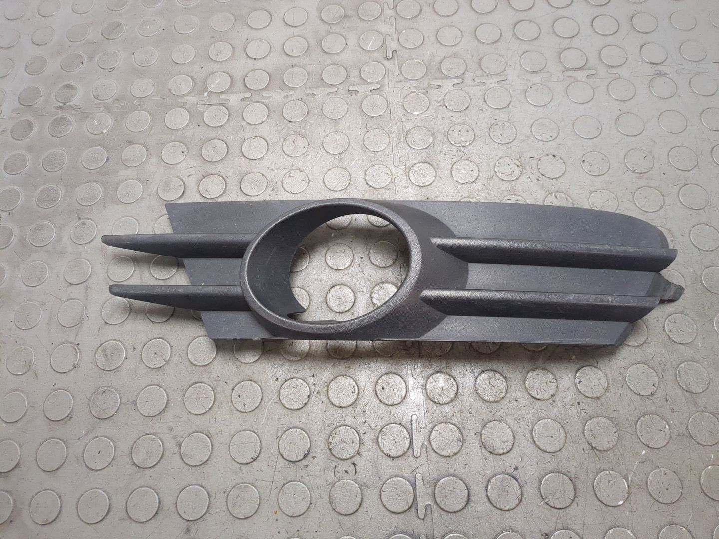 Решетка в бампер правая